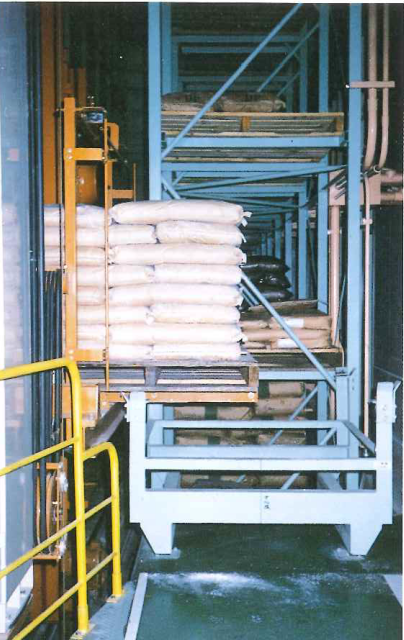 日本特殊塗料(株)1F入出庫台(No.1ステーション)パレット出荷